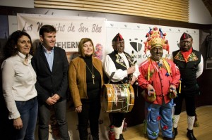 La presidenta de la Diputación, Charo Cordero, acompañada de la alcaldesa de Montehermoso, Mar Mateos, y de la concejala de Turismo, Cristina Vaquero