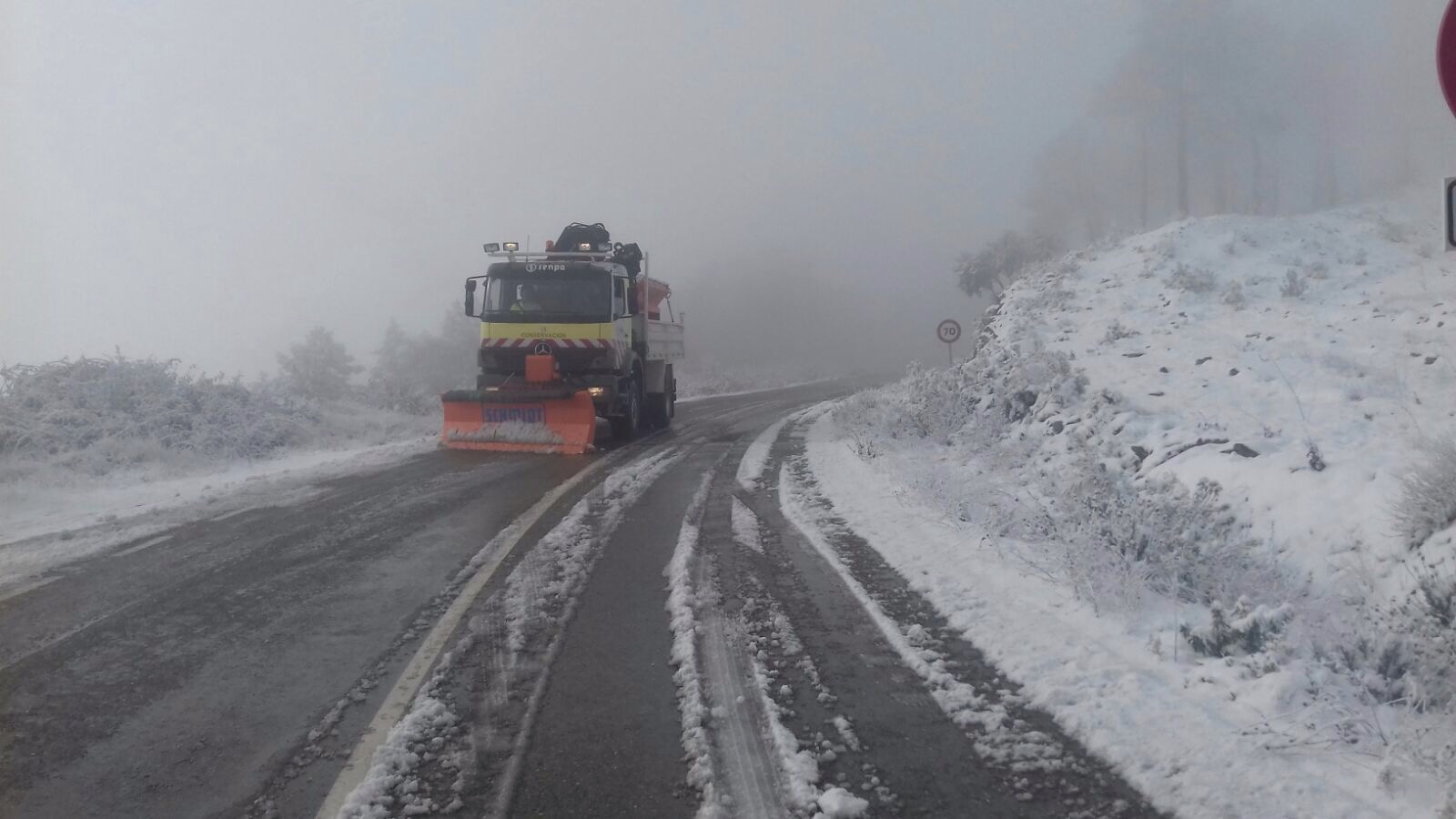 Las carreteras de la provincia de Cáceres, limpias y sin problemas destacables ante el temporal de nieve y hielo
