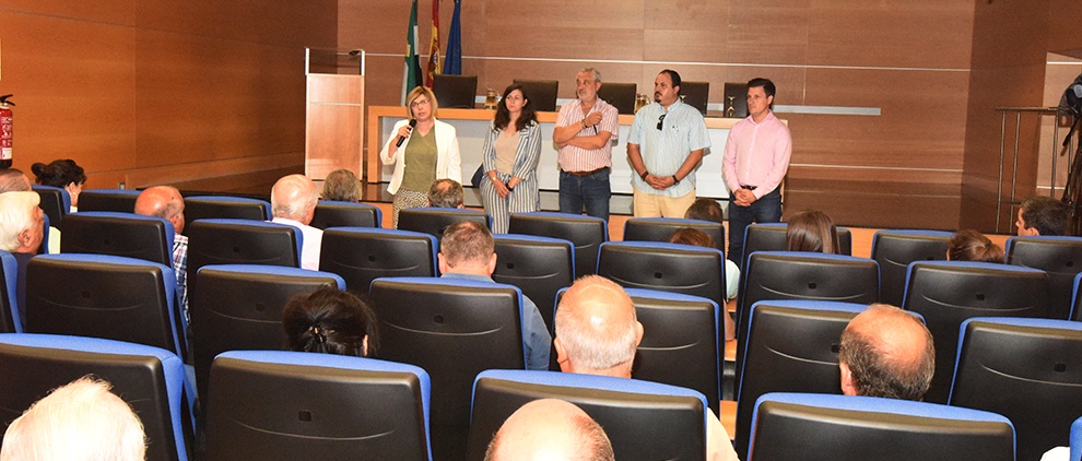 Charo Cordero reúne a los empresarios de la construcción para informarles de la situación de la obra pública de la Institución