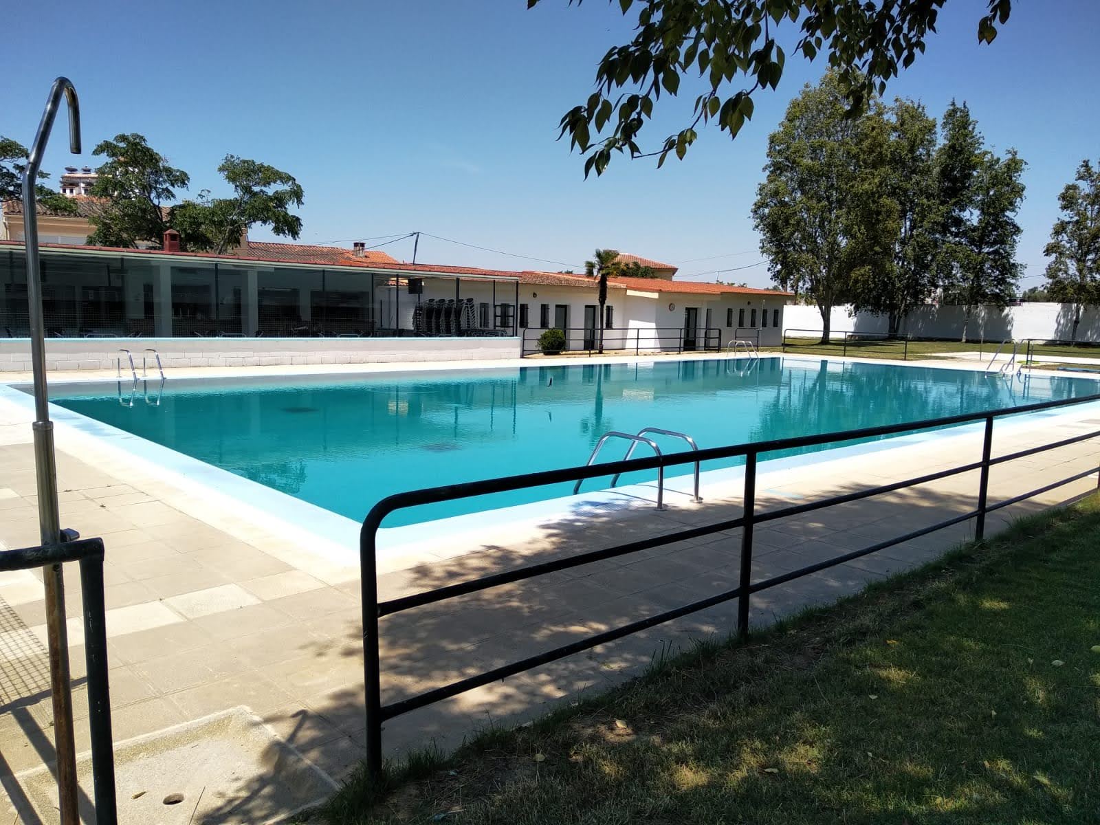 Finalizan las obras de mejora en la piscina municipal de Torremocha