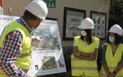 Nuria Flores visita las obras de reforma del camping público de Gata