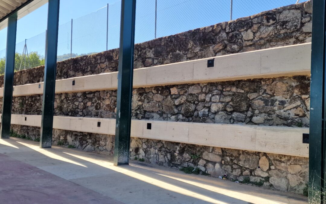 Diputación restaura un muro en Casas del Castañar y trabaja por conservar la morfología típica del Valle del Jerte