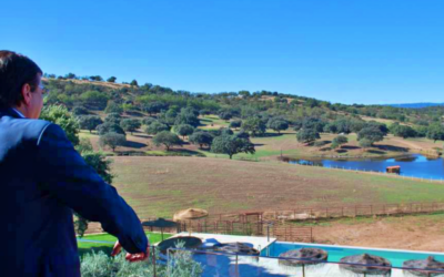 Vara destaca, en Sierra de Gata, el potencial de Extremadura para atraer proyectos turísticos de excelencia