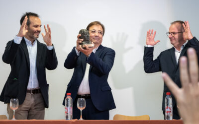 Vara recibe en Cáceres la distinción ‘Persona Amiga de la Comunidad Sorda’ de los Premios Juan Luis Marroquín 2023 que otorga la CNSE