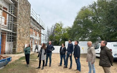 Fernando García Nicolás visita las obras del albergue turístico de Valdeobispo
