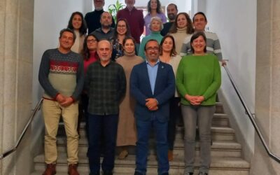 Las 12 personas integrantes del Programa de FELCODE “Voluntarios Expertos” 2023 comparten sus experiencias en una reunión de evaluación del proyecto