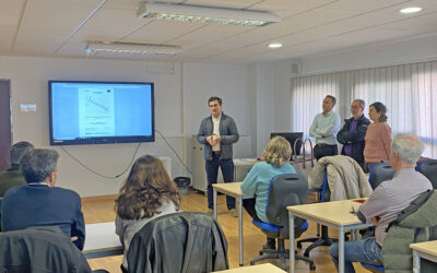 Diputación de Cáceres se reúne con los empresarios de la calle Rodríguez Moñino para detallar la obra de peatonalización