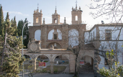 La fachada de la antigua Iglesia del Monasterio de San Francisco recupera su atractivo y está lista para ser admirada por las personas que visitan la ciudad de Cáceres