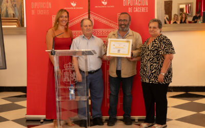 Miguel Ángel Morales recibe el galardón “Extremeño del año” con el reconocimiento a la emigración como garante de unión entre los pueblos