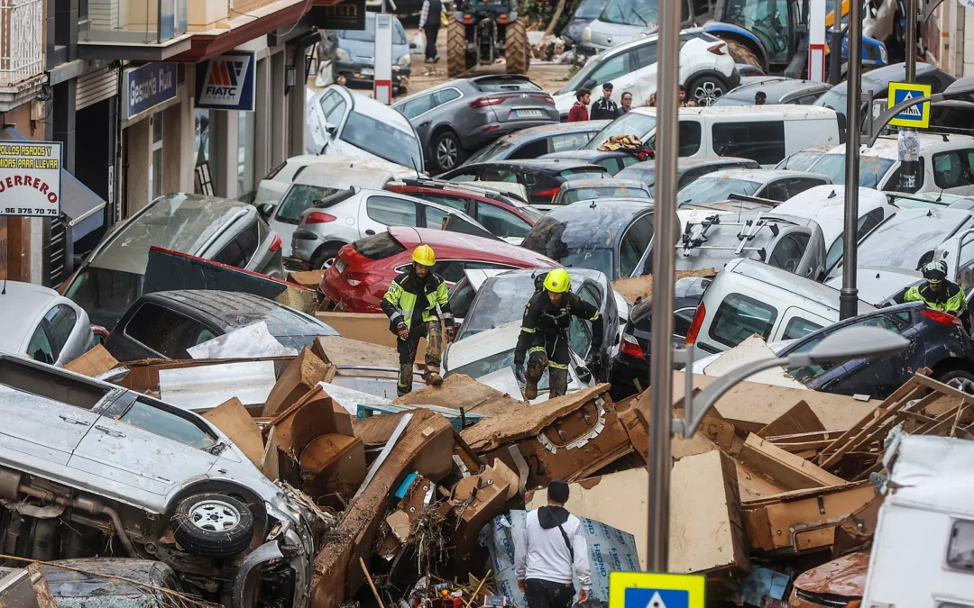 Bomberos de las Diputaciones de Cáceres y Badajoz y del Ayuntamiento de Badajoz se unen a las labores de rescate y reconstrucción en la provincia de Valencia
