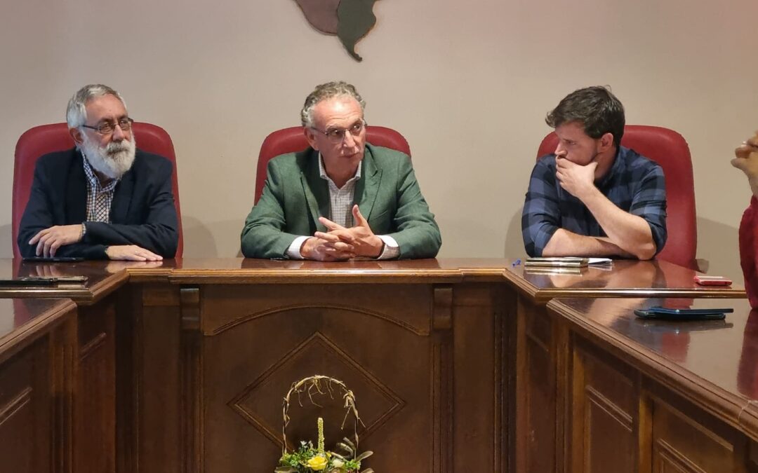 Quintana se reúne con alcaldes de la Sierra de Gata para conocer las demandas de los municipios de esta comarca extremeña