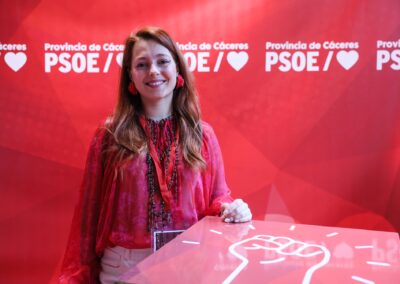 PORTAVOZ Y SECRETARIA DE EDUCACIÓN Y NUEVOS DERECHOS – Irene Pozas García