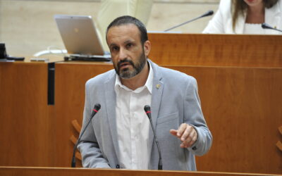 Eduardo Béjar a VOX: «No se puede defender al tabaco mientras se criminaliza a los jornaleros que lo cultivan y se defiende la política arancelaria de Trump»