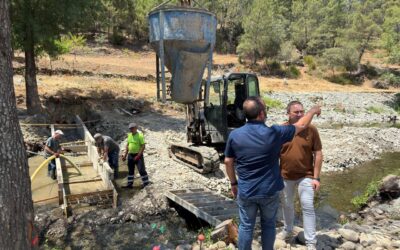 La Muela, alquería de Pinofranqueado, avanza en las obras de recuperación de su zona de baño