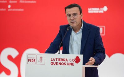 Miguel Ángel Gallardo se compromete a llevar a cabo una homologación salarial de 200 euros al mes para los 16.000 docentes extremeños