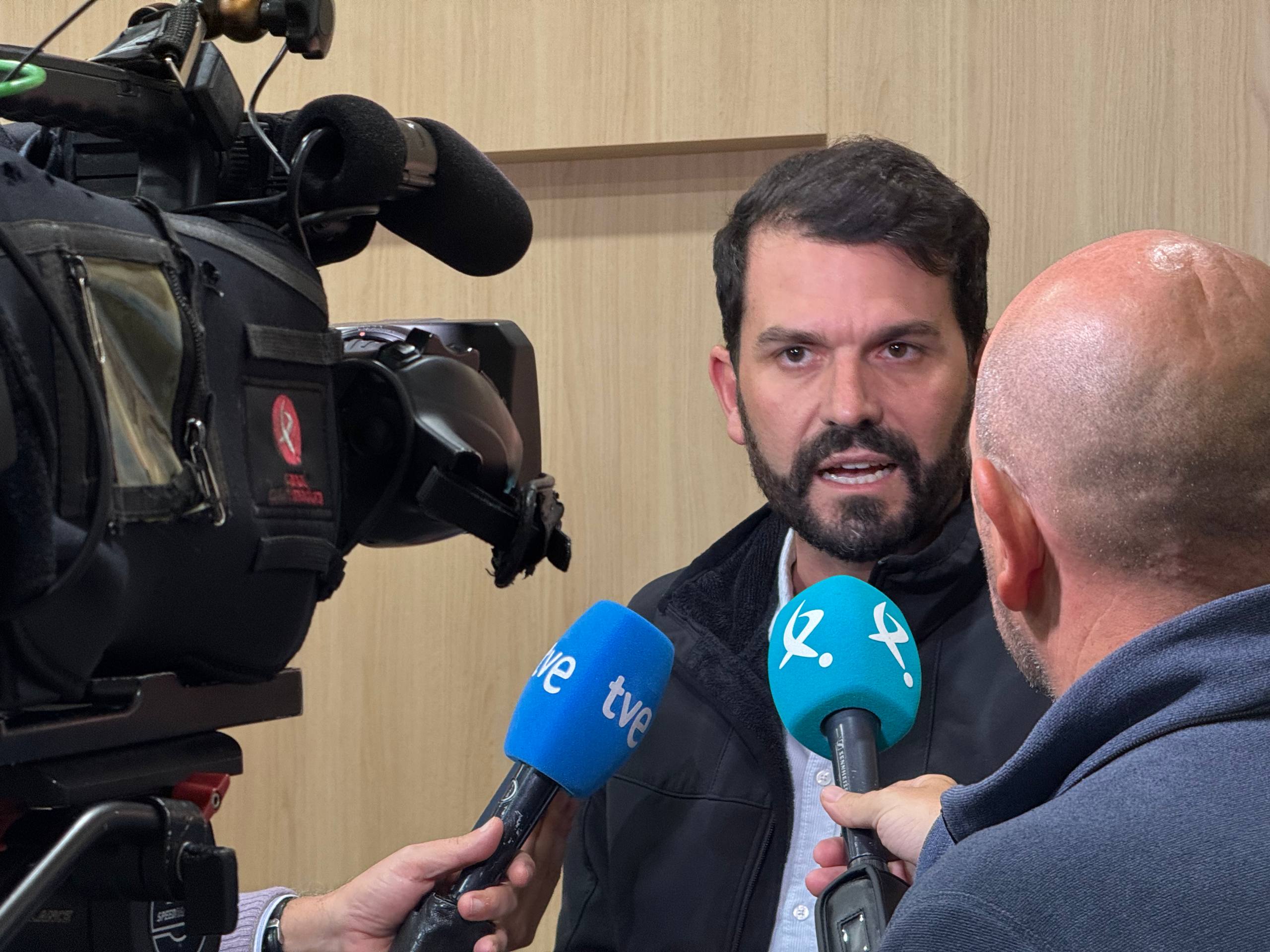 Álvaro S. Corina medios de comunicación