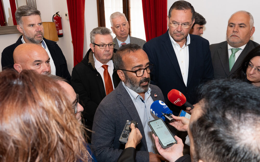 Morales: “Vamos a exigir a los gobiernos español y portugués, a la Junta y a Bruselas que los 72 km. Moraleja-Castelo Branco sean una realidad”