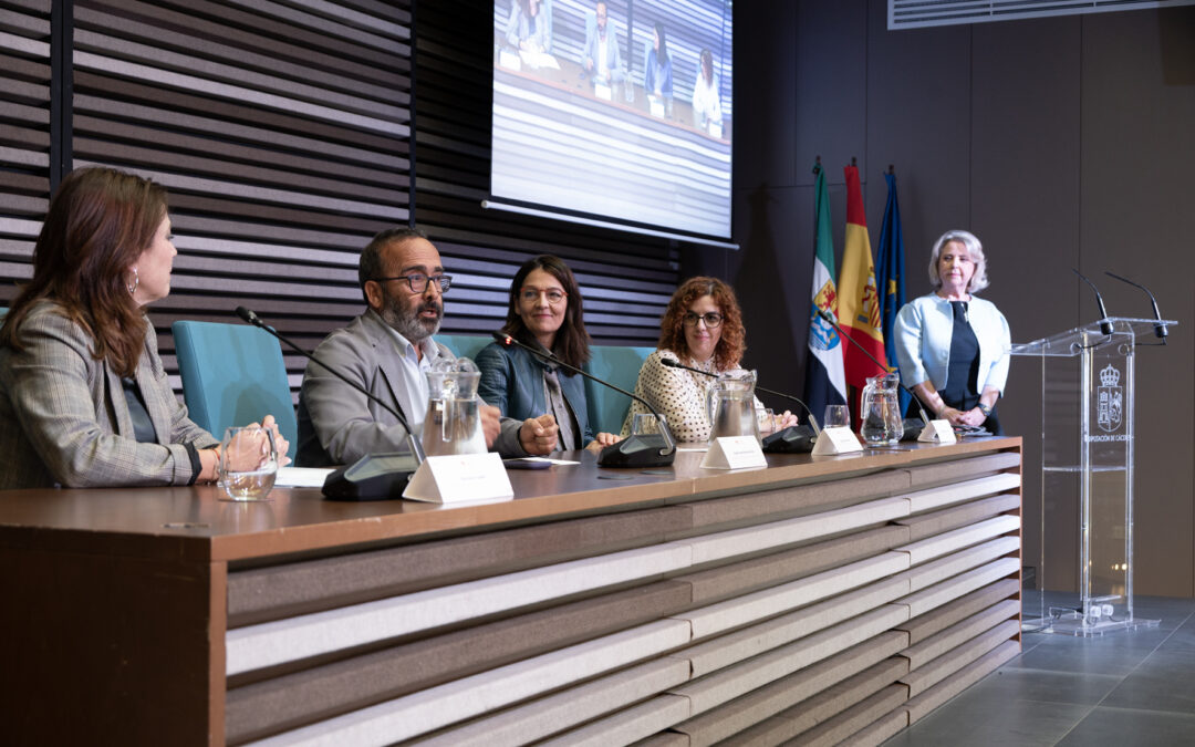 Instituciones y especialistas abordan en Cáceres los retos de la prevención laboral con enfoque de género