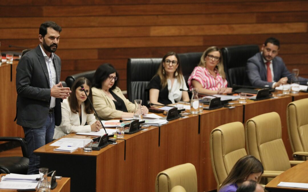Álvaro S. Cotrina: “Guardiola está privatizando la sanidad extremeña por la puerta de atrás”