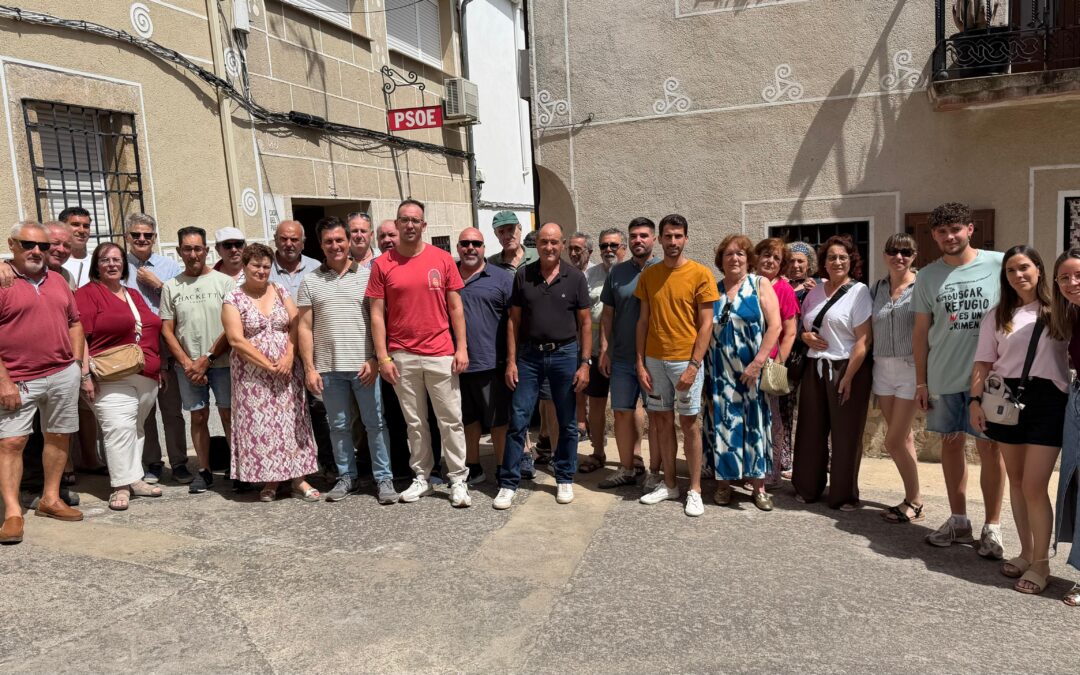 Fernando García Nicolás traslada el apoyo del PSOE de la provincia de Cáceres a Rafa Rubio y a la Agrupación Socialista de Valdefuentes